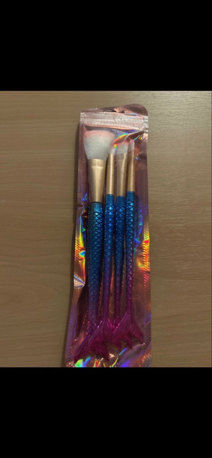 Lot de 4 pinceau maquillage sirène neuf