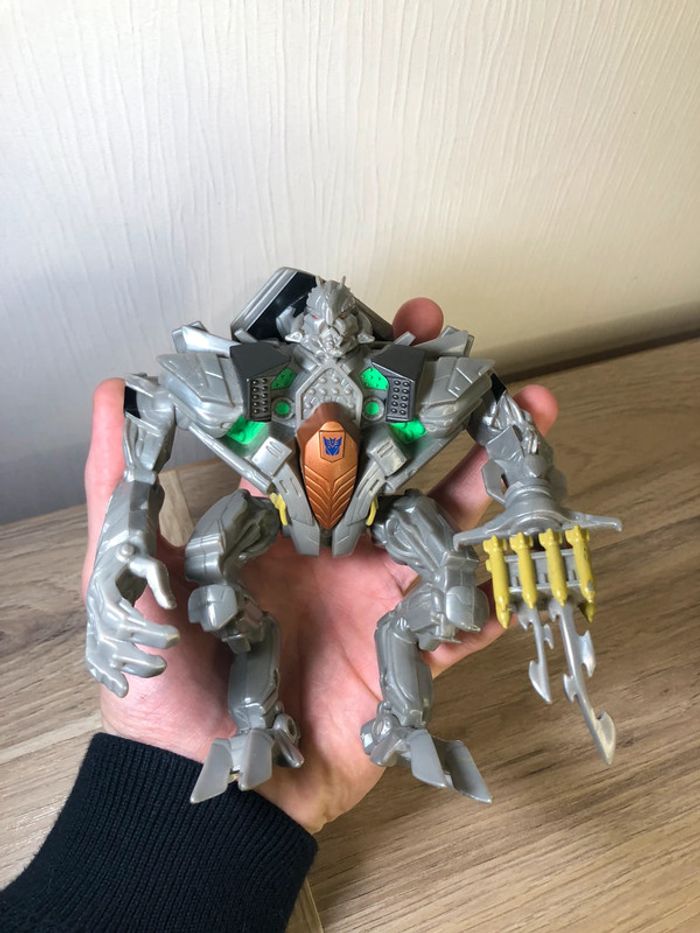 Figurine action figure transformers dark side of the moon - photo numéro 4