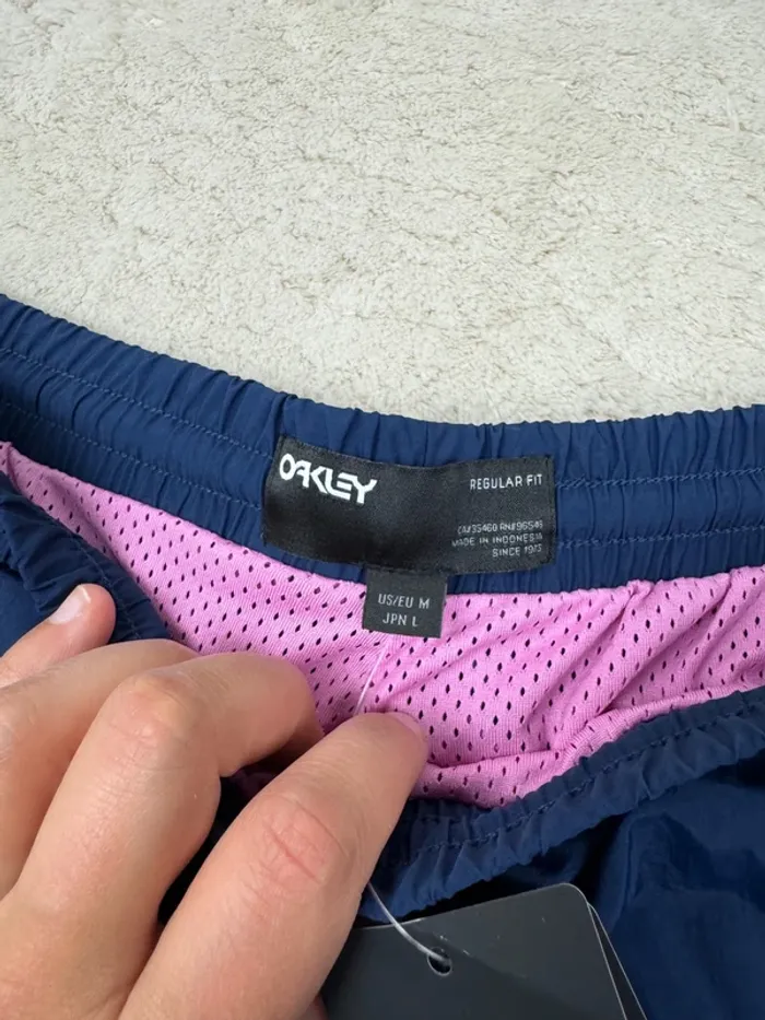 Short Oakley à empiècement bleu marine et rose Neuf Taille M - photo numéro 6