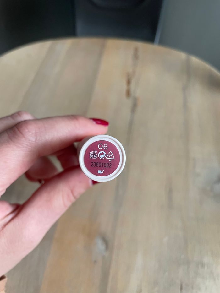 Maquillage Rouge à lèvres liquide Kiko - Teinte 06 Refined Burgundy - Neuf avec boîte - photo numéro 2