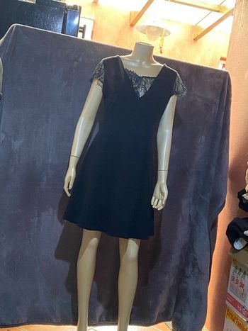 Robe dentelle bleu marine tissaia taille 40