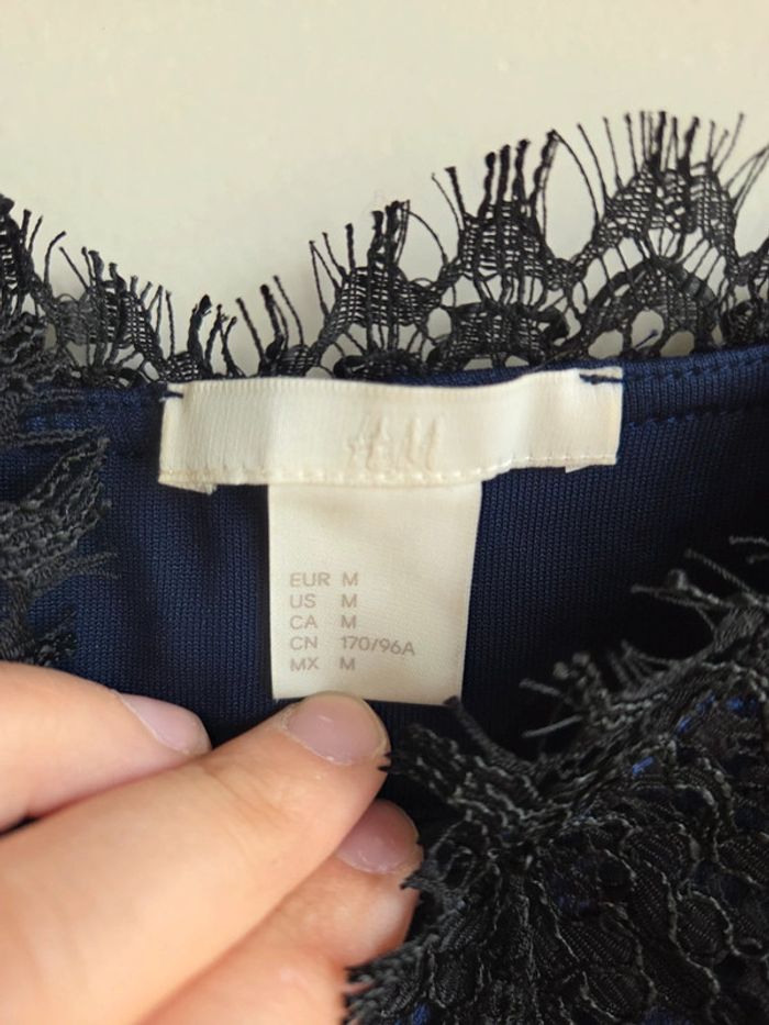 Top caraco H&M en velours bleu nuit avec dentelle - taille m - photo numéro 2