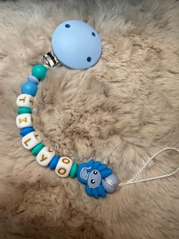 Attache tétine axolotl