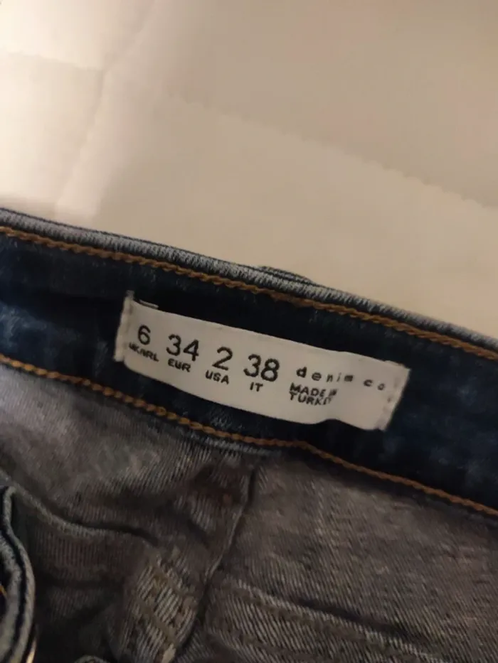 Jean skinny troué - photo numéro 4