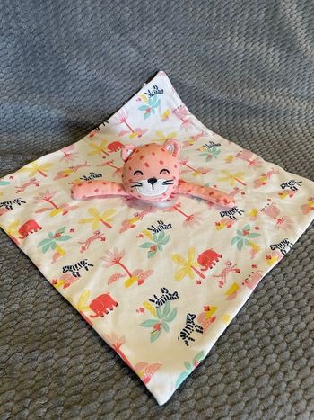 Doudou plat Léopard saumon blanc zèbre palmiers In Extenso