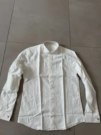 Chemise blanche Nuptial Couture, taille S, très bon état mais trace de stylo dans le col