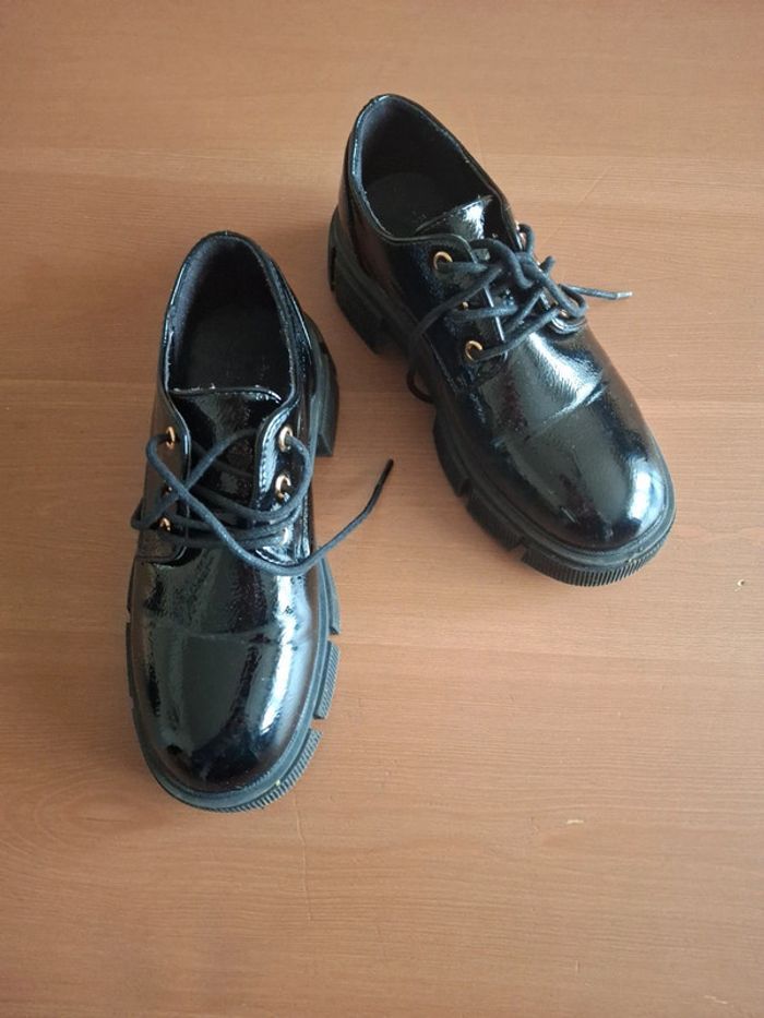 Chaussures vernies fille pointure 33