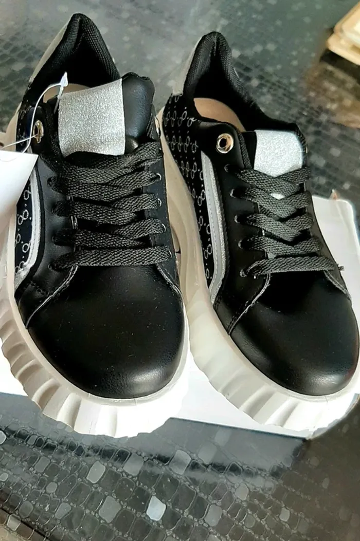 Baskets noires et argentées 36/37 - photo numéro 8