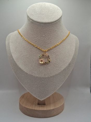 Collier couronne décorative