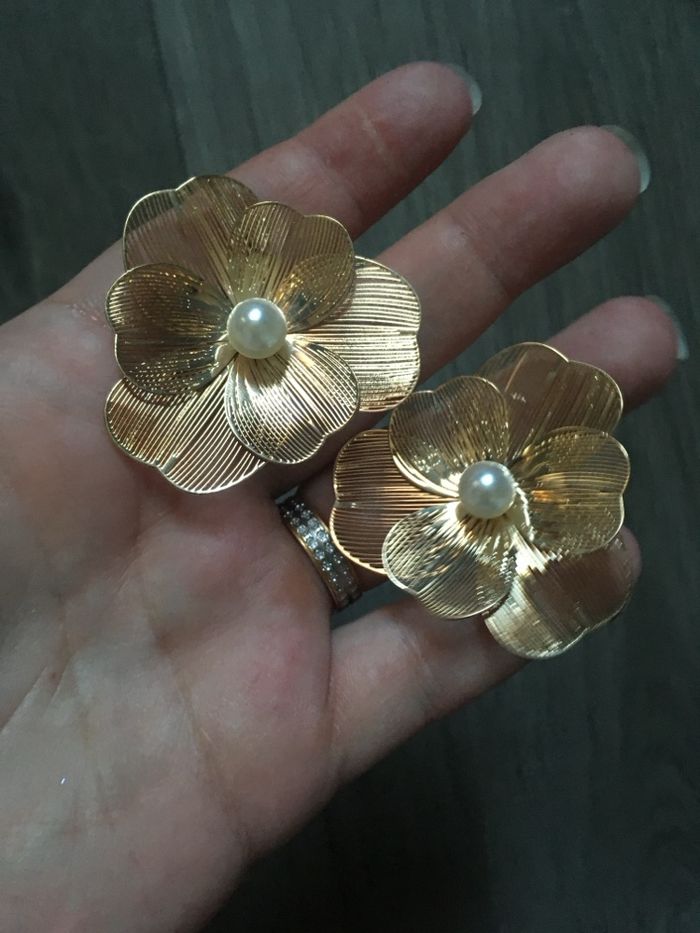 Boucles d’oreilles NEUVES pour femme en forme de fleurs 🌼 couleur doré - photo numéro 5