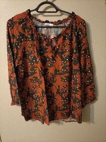 Blouse marron fleur noir