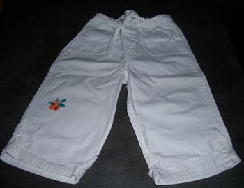 pantalon blanc tape à l'oeil 18 mois en très bon état