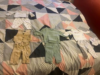 Vend 4 ensemble bébé garçon 1 mois