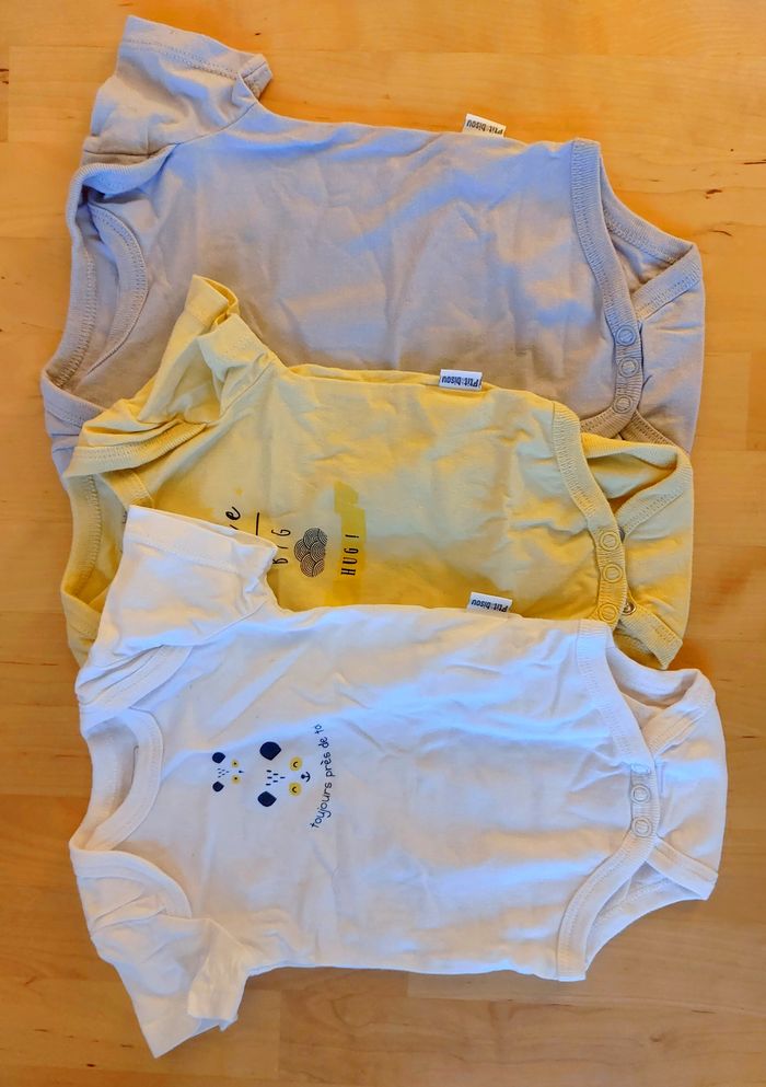 Lot de bodies courts 1 mois - photo numéro 3