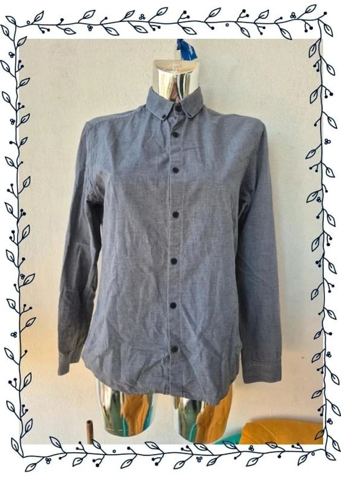 Chemise avec motif discret