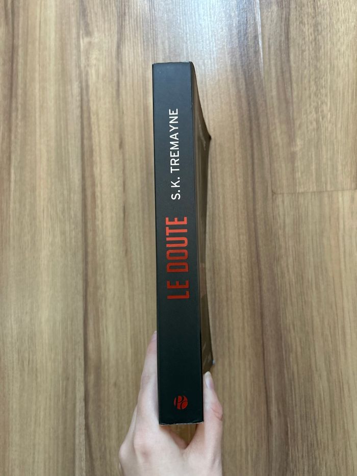 Livre de SK Tremayne « Le doute» Édition presse de la cité - photo numéro 4