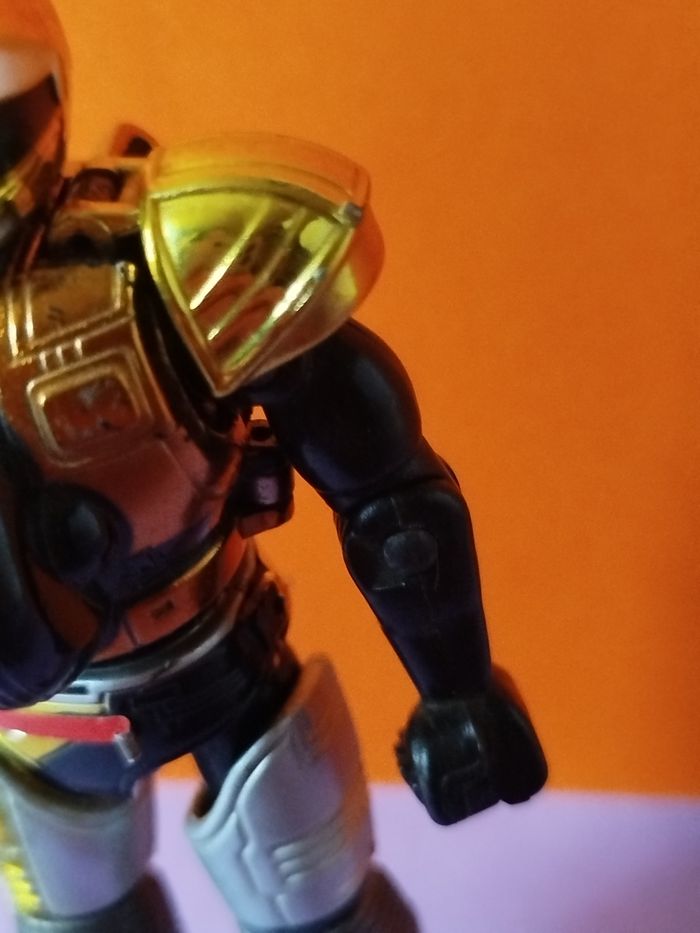 Figurine Winspector jaune - photo numéro 6