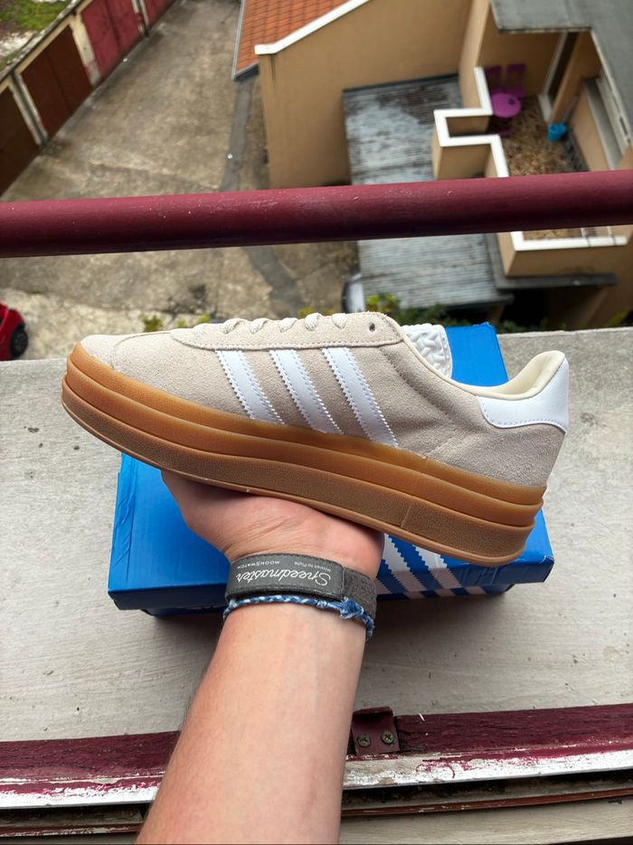 Adidas Gazelle Bold Wonder White/White/Gold Met - Taille 38,5 - Neuves - photo numéro 2