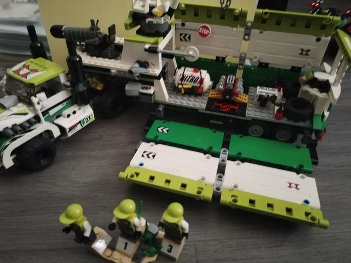 Camion et voitures Lego Word Racers - photo numéro 3