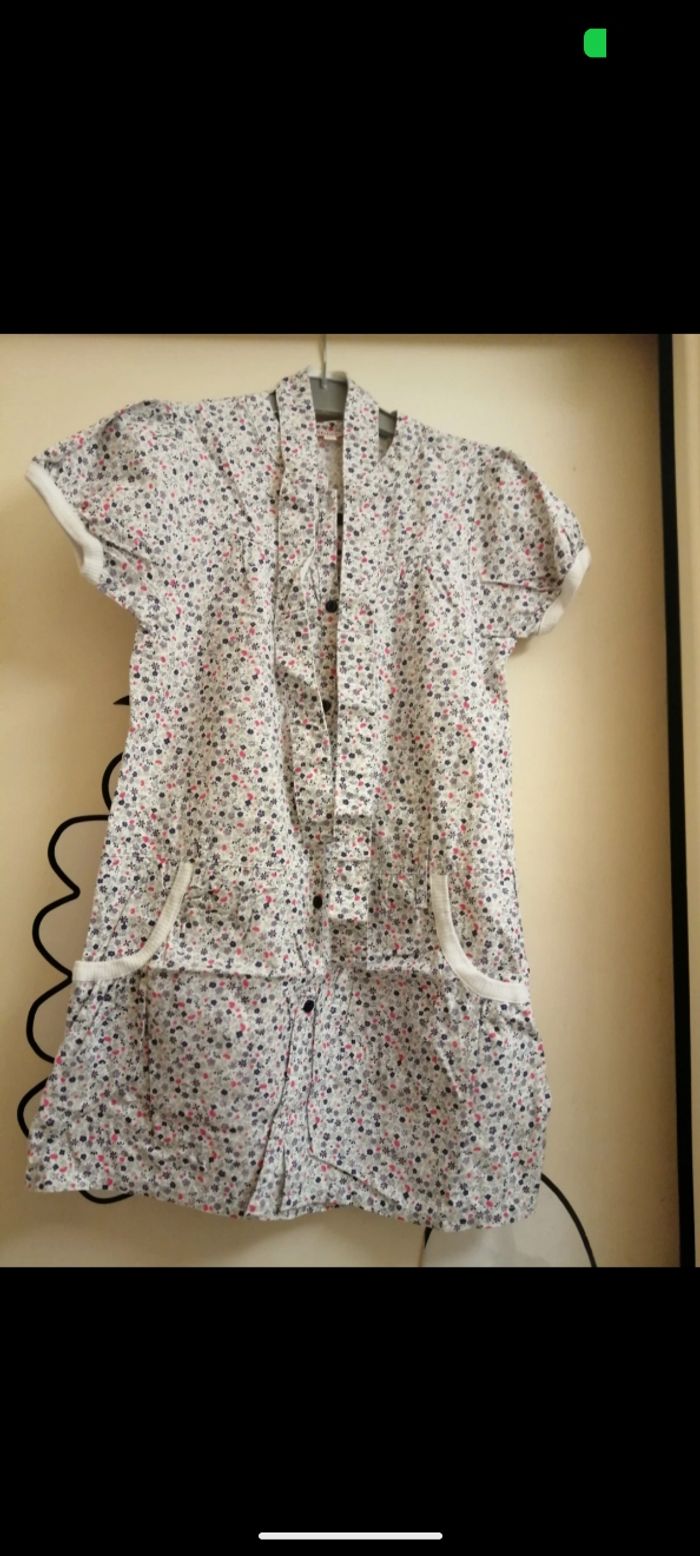 Jolie robe Shiny blanc imprimé. Taille 8 ans