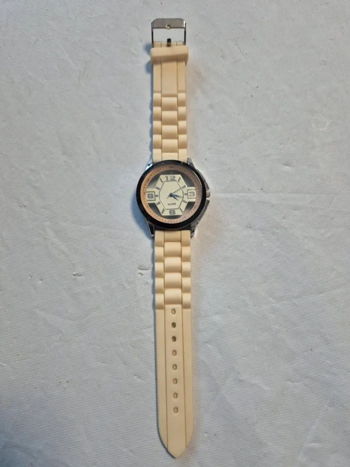 Montre fantaisie originale - photo numéro 2