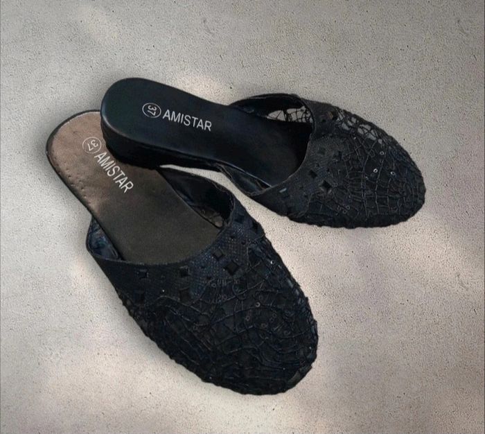 Mules plates noires avec perles et sequins pointure 37