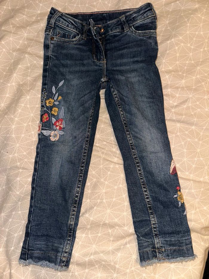 Jeans brodé 104