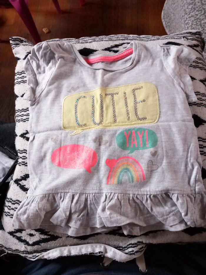 T-shirt taille 12/18mois 86cm primark - photo numéro 1