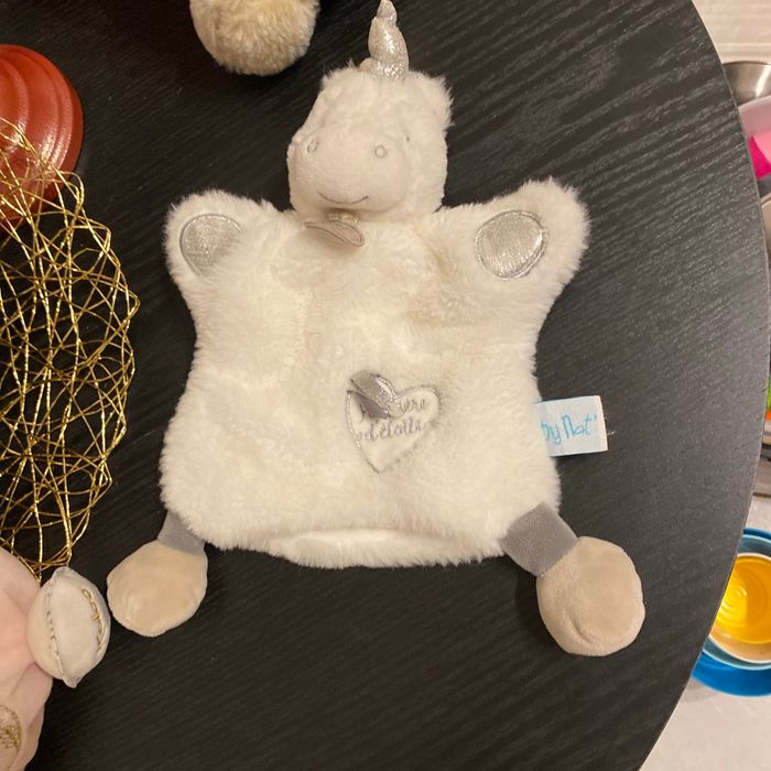 Doudou lapin blanc et une marionnette - photo numéro 2