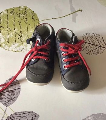 Jolie paire de Kickers taille 20 bleu marine rouge et grise