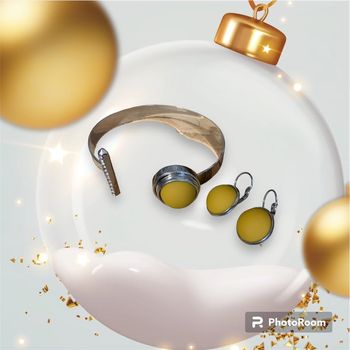 Parure de bijoux boucles d’oreilles et bracelet.