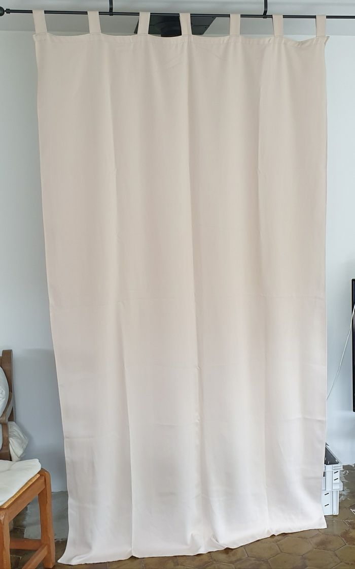 Grand rideau beige occultant a pattes