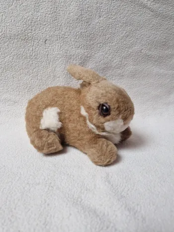 Peluche petit lapin