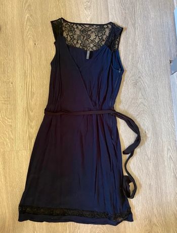 Robe bleu marine t 34 dentelle