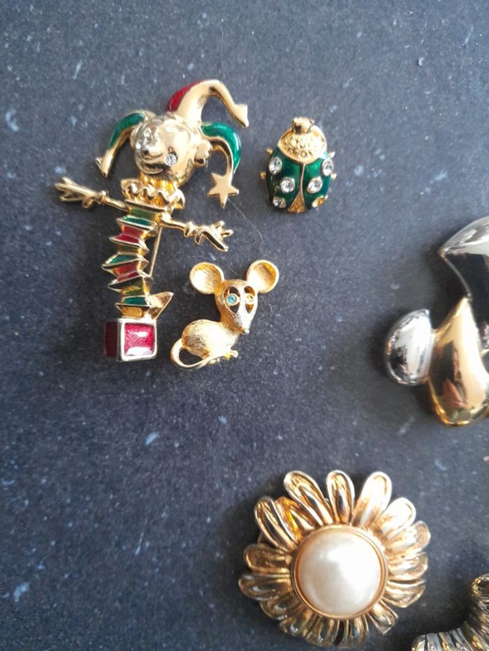 Lot attaches foulards et broches - photo numéro 2
