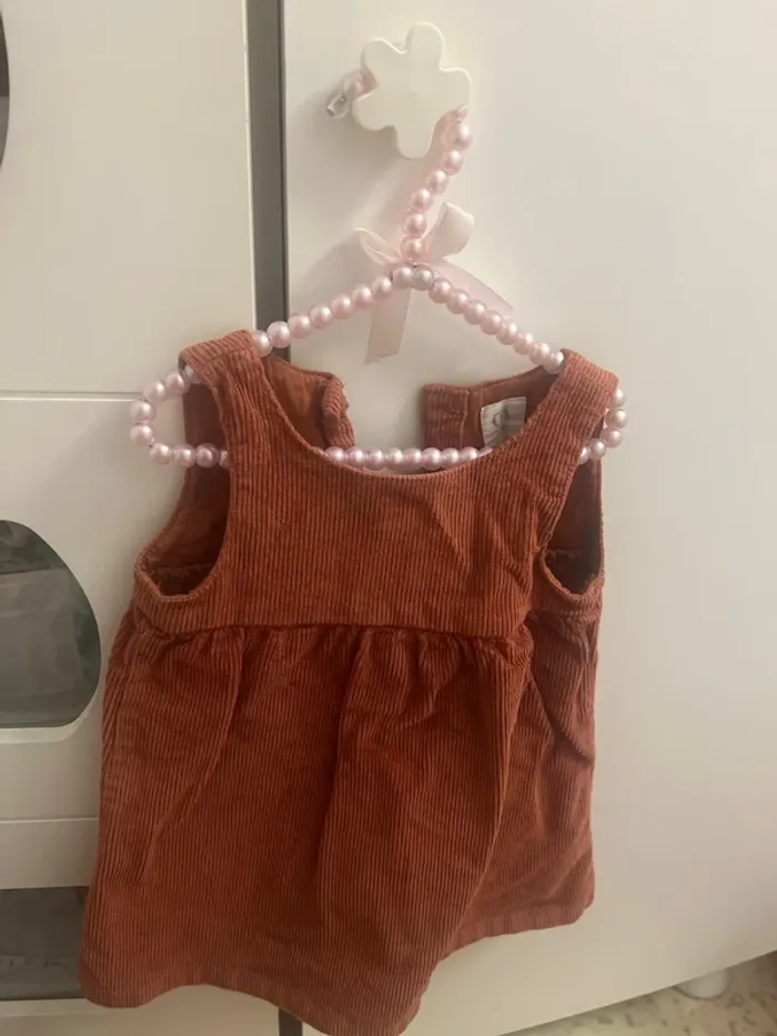 Robe C&A 6-9 mois
