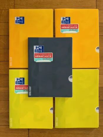 1 (ou +) Cahier open flex couverture résistante 96 pages grands carreaux