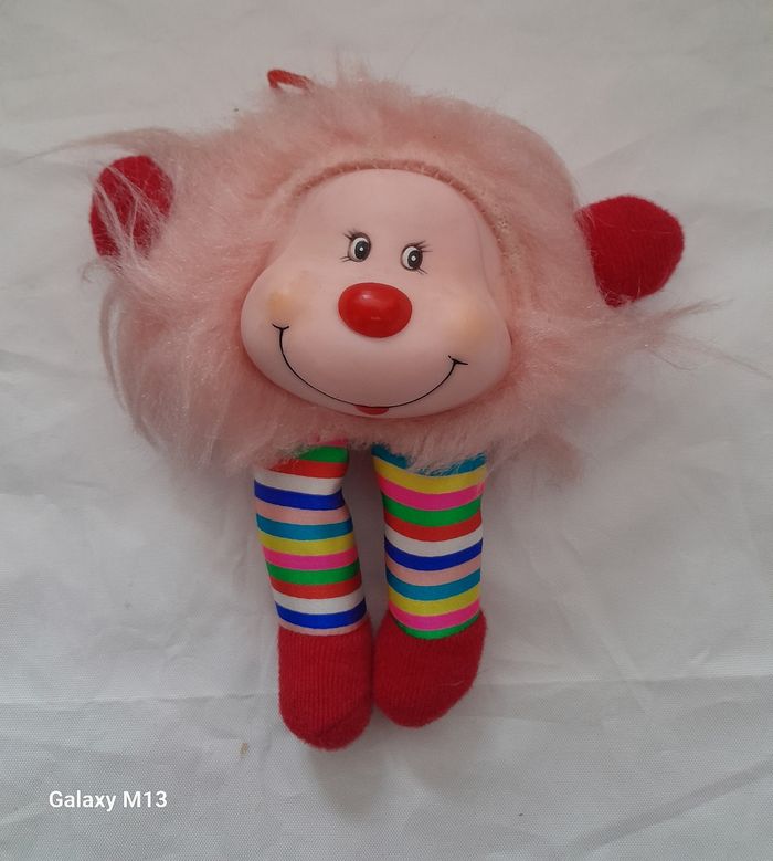 Peluche Blondine Arc en ciel année 80 vintage