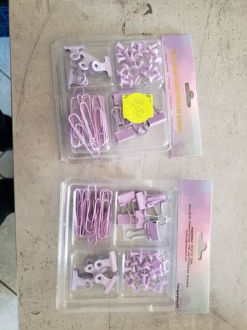 Fourniture de bureau violet 