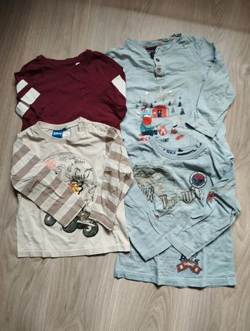 Lit de 4 tee shirts manches longues 4 ans