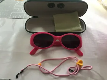 Lunettes de soleil Charlotte aux fraises 3-6 ans