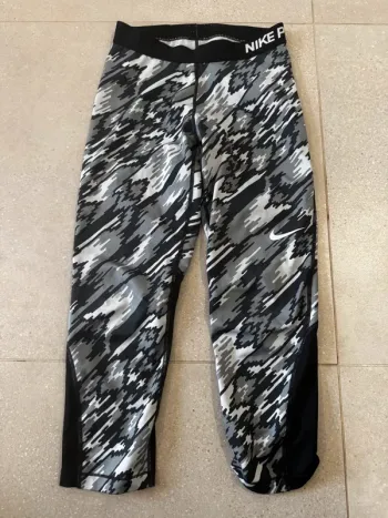Leeging pantacourt Nike, taille M , bon état