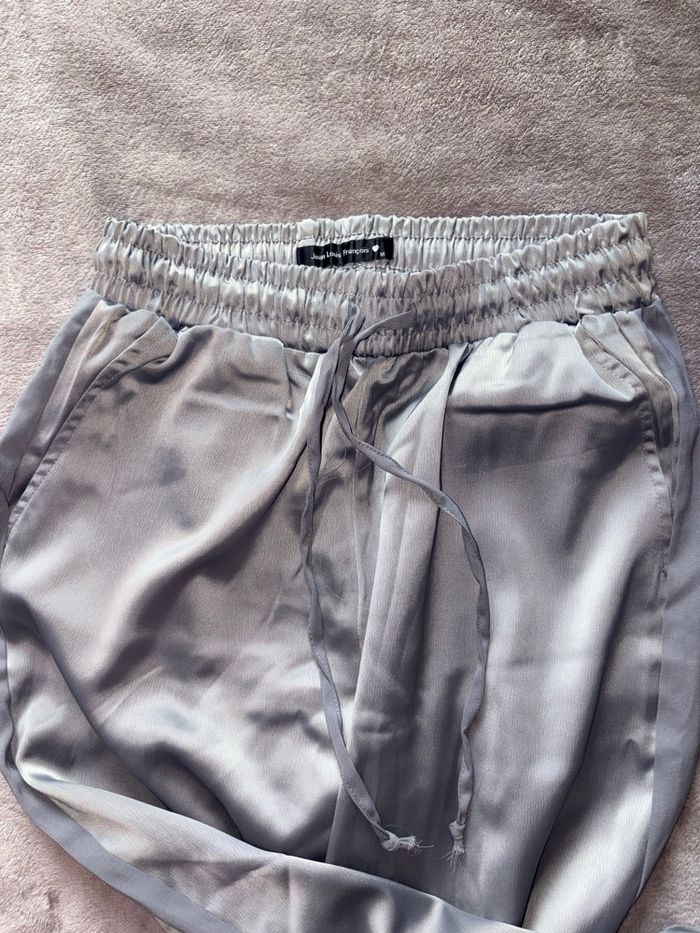 Pantalon gris argenté femme Jean Louis François taille M en très bon état. Effet satiné - photo numéro 2