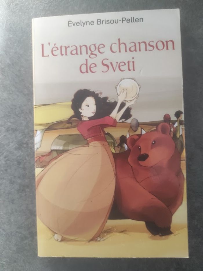L'étrange chanson de Sveti Evelyne Brisou-Pellen Castor Poche Flammarion 2010
