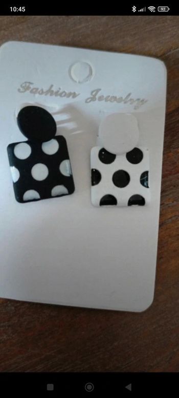 Boucles d'oreilles carre noir et blanc petit pois