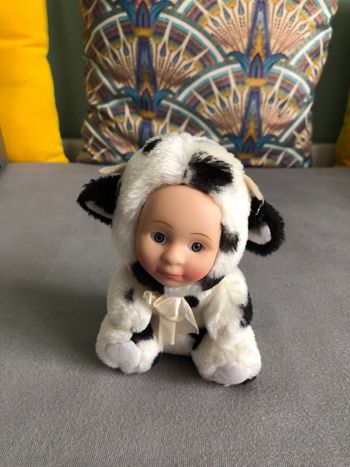 Peluche poupée vache