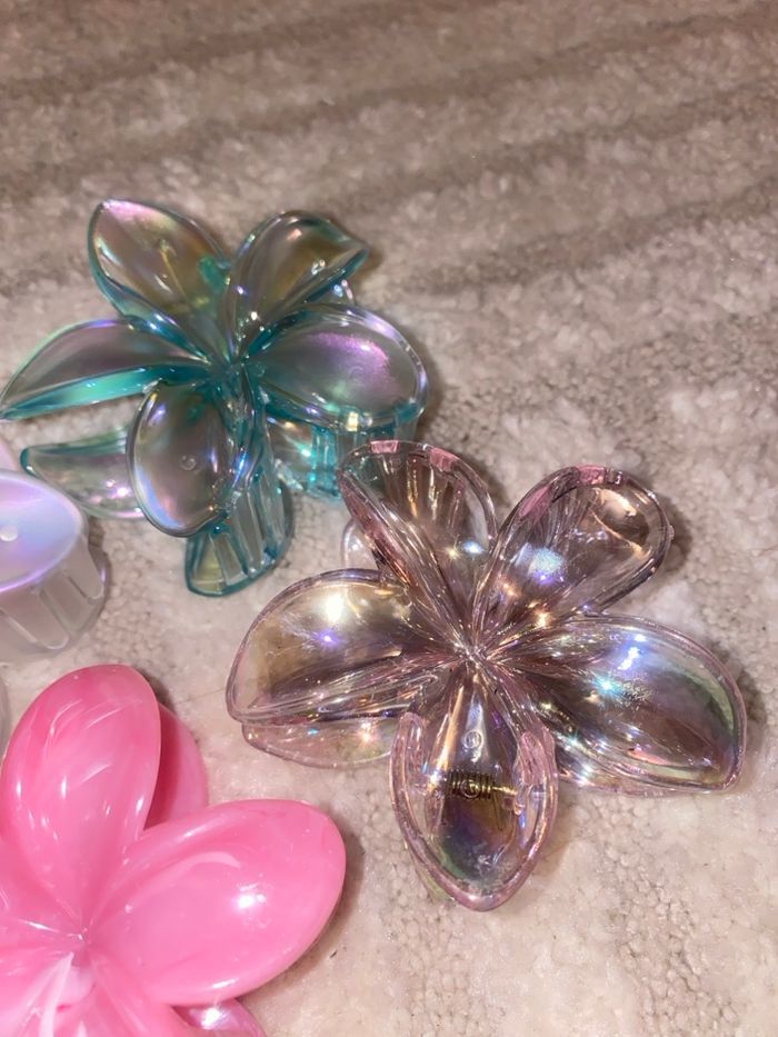 Pince en forme de fleur pour les cheveux - photo numéro 3