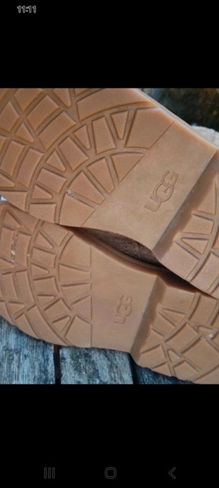 Bottines UGG 27,5  cuir Nubuck marron   très très bon état original - photo numéro 2