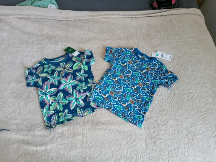 T-shirts 4 ans neufs Gémo