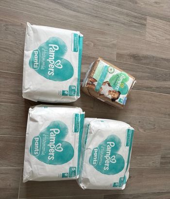Lot couches Pampers harmonie